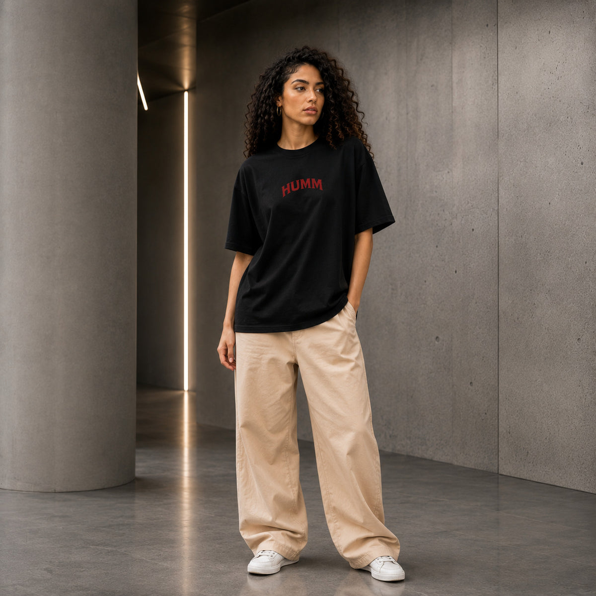 The Signal zwart gedragen, oversized pasvorm op ware grootte