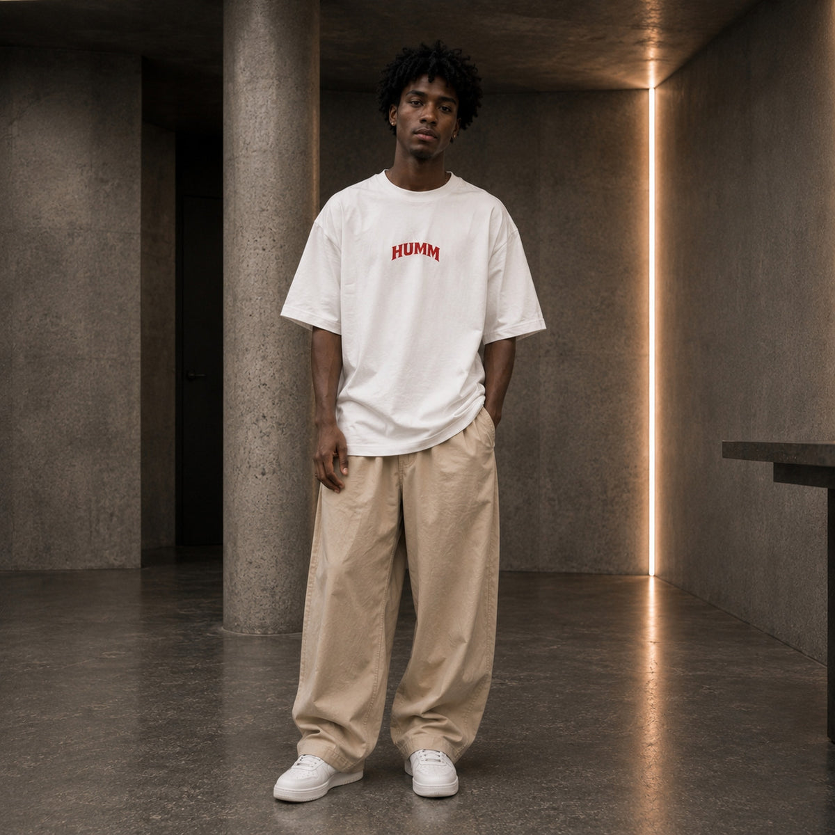 The Signal wit, vooraanzicht, oversized pasvorm op ware grootte